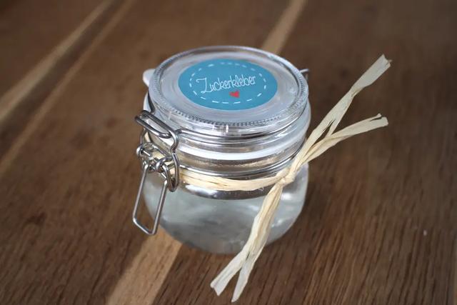 Essbaren Kleber selbst herstellen: Rezept für Zuckerkleber Essbaren Kleber selbst herstellen: Rezept für Zuckerkleber