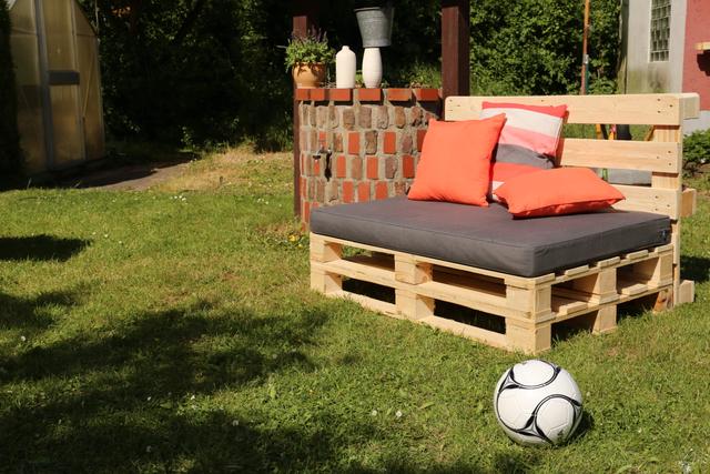 Praktische und stilvolle Möbel: Gartenmöbel aus Paletten selber bauen Praktische und stilvolle Möbel: Gartenmöbel aus Paletten selber bauen