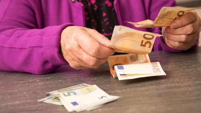 Eine genaue Analyse: Wie viel Geld bleibt nach Steuern und Ausgaben von einer Rente von 1100 Euro übrig? Eine genaue Analyse: Wie viel Geld bleibt nach Steuern und Ausgaben von einer Rente von 1100 Euro übrig?