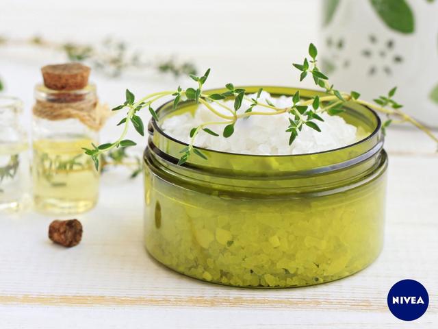 DIY-Hautpflege mit Meersalz: 6 einfache Rezepte für ein belebendes Peeling DIY-Hautpflege mit Meersalz: 6 einfache Rezepte für ein belebendes Peeling