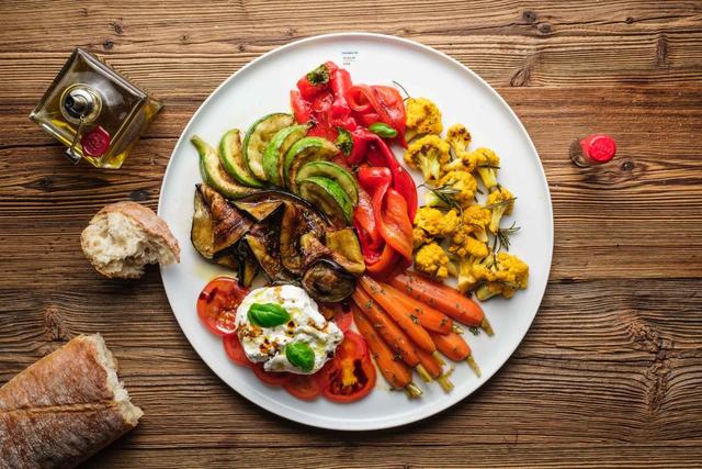 Antipasti Platte für Feinschmecker: Tipps und Tricks zur Zubereitung Antipasti Platte für Feinschmecker: Tipps und Tricks zur Zubereitung