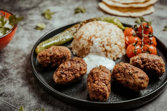 Authentisches Köfte-Rezept: So einfach kannst du köstliche türkische Hackbällchen selber machen Authentisches Köfte-Rezept: So einfach kannst du köstliche türkische Hackbällchen selber machen
