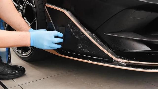 Selbst ist der Autofahrer: Anleitung zur Auto-Folierung Selbst ist der Autofahrer: Anleitung zur Auto-Folierung