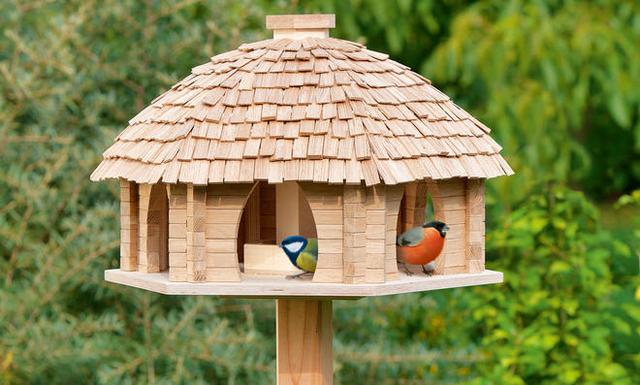 Vogelfreunde aufgepasst: Bauanleitungen für schöne und praktische Futterhäuser Vogelfreunde aufgepasst: Bauanleitungen für schöne und praktische Futterhäuser