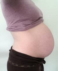 Wie erkennt man, dass der Bauch gesenkt ist?