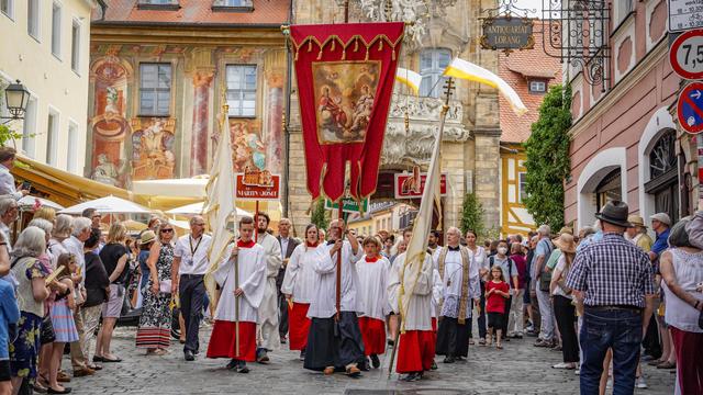 Gemeinschaft und Glaube: Das Fest des heiligen Leibes Christi Gemeinschaft und Glaube: Das Fest des heiligen Leibes Christi