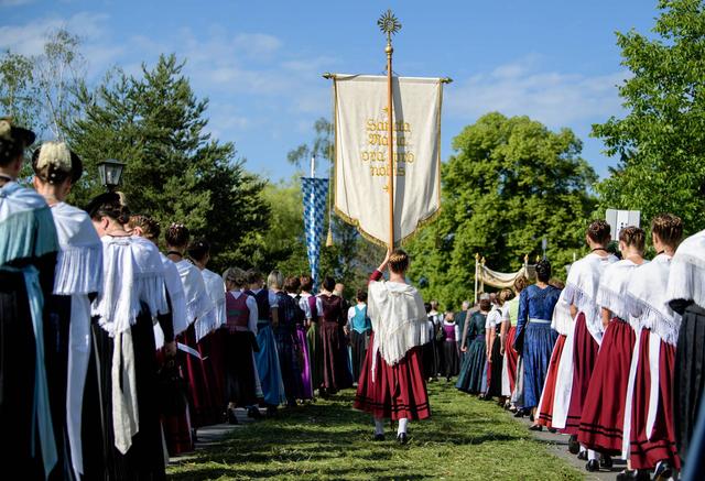 Tradition und Brauchtum an Fronleichnam Tradition und Brauchtum an Fronleichnam