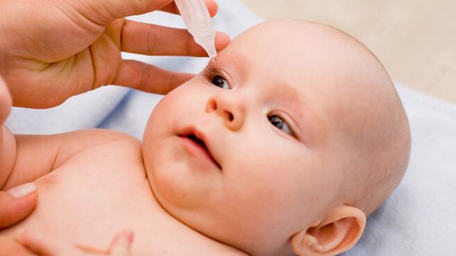 Augentropfen und Salben zur Behandlung von Bindehautentzündung bei Babys Augentropfen und Salben zur Behandlung von Bindehautentzündung bei Babys
