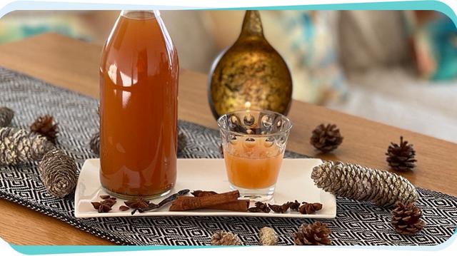 Selbstgemachter Bratapfel Likör: Eine süße Versuchung zum Verwöhnen Selbstgemachter Bratapfel Likör: Eine süße Versuchung zum Verwöhnen