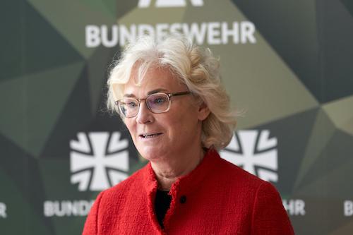 Medienkritik und Fehler: Warum verlässt Christine Lambrecht die Bundeswehr? Medienkritik und Fehler: Warum verlässt Christine Lambrecht die Bundeswehr?