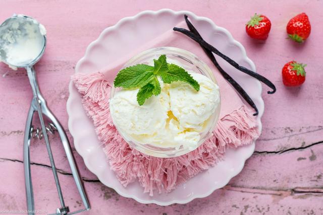 Schnelles und einfaches Rezept für Vanilleeis ohne Eismaschine