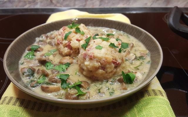 Genieße die Vielfalt der bayerischen Küche mit selbstgemachtem Knödelbrot Genieße die Vielfalt der bayerischen Küche mit selbstgemachtem Knödelbrot