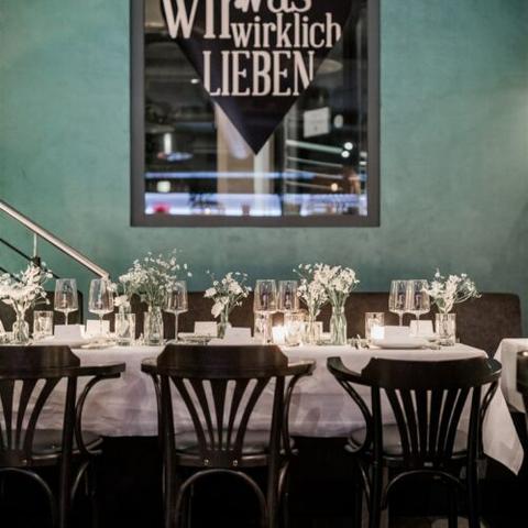 Tischreservierung leicht gemacht: Genieße das Angebot von Was wir wirklich lieben Deli. Tischreservierung leicht gemacht: Genieße das Angebot von Was wir wirklich lieben Deli.