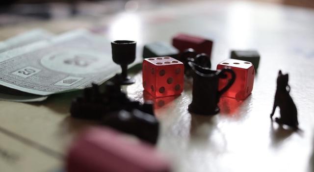 Brett Trinkspiel selber machen: Mensch ärger dich nicht mit Hindernissen Brett Trinkspiel selber machen: Mensch ärger dich nicht mit Hindernissen