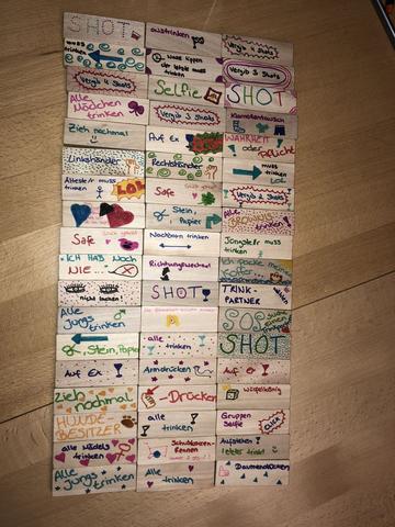 Von Monopoly bis Jenga: Inspirationen für selbstgemachte Trinkspiele Von Monopoly bis Jenga: Inspirationen für selbstgemachte Trinkspiele