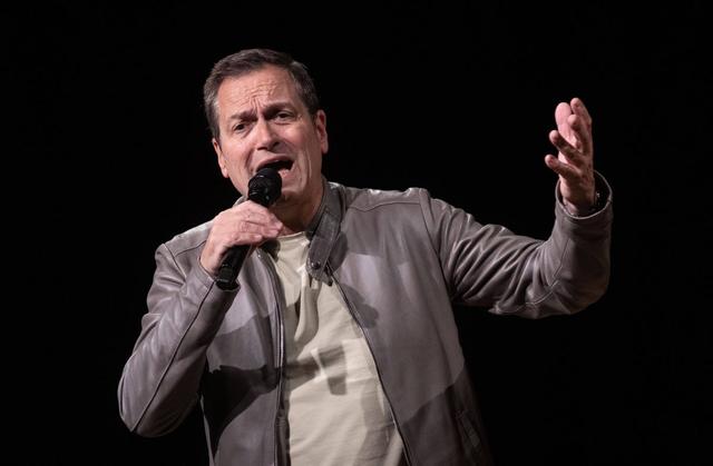 Empörung über Dieter Nuhrs Kommentare zu Ricarda Langs Figur Empörung über Dieter Nuhrs Kommentare zu Ricarda Langs Figur