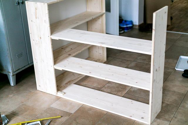 Eckregal DIY: Bauanleitung für individuelle Lösungen in toten Ecken Eckregal DIY: Bauanleitung für individuelle Lösungen in toten Ecken