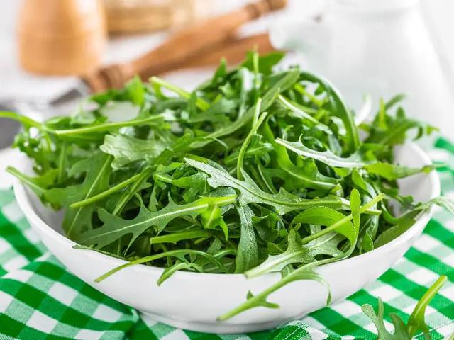 Rucola in der Kaninchenernährung: Vorsichtsmaßnahmen und Empfehlungen Rucola in der Kaninchenernährung: Vorsichtsmaßnahmen und Empfehlungen
