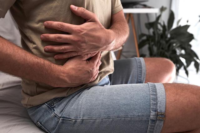 Rippenprellung: Ursachen, Symptome und effektive Behandlungsmaßnahmen Rippenprellung: Ursachen, Symptome und effektive Behandlungsmaßnahmen
