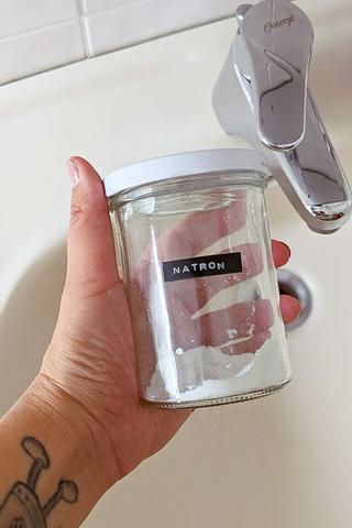 Einfach und nachhaltig: Rohrreiniger selbst herstellen mit natürlichen Zutaten Einfach und nachhaltig: Rohrreiniger selbst herstellen mit natürlichen Zutaten