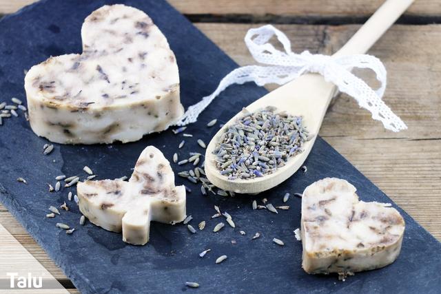 Beruhigende Wirkung: Mit dieser Anleitung kannst du deine eigene Lavendelseife herstellen Beruhigende Wirkung: Mit dieser Anleitung kannst du deine eigene Lavendelseife herstellen