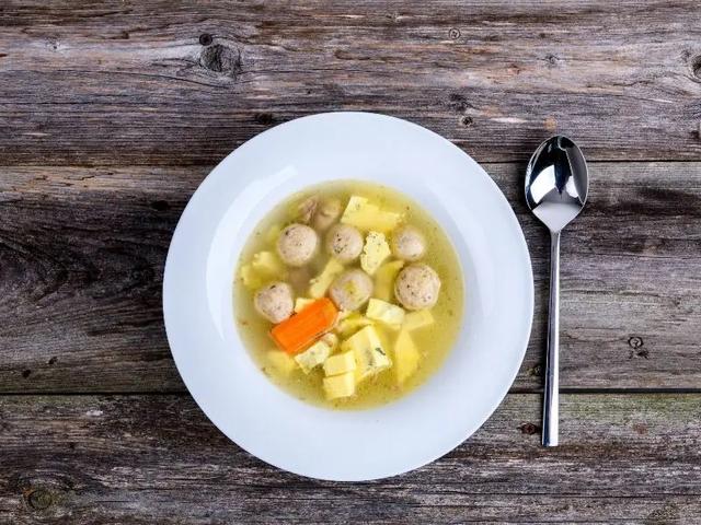 Vielfältige Variationen: Kreative Ideen für selbstgemachten Eierstich Vielfältige Variationen: Kreative Ideen für selbstgemachten Eierstich