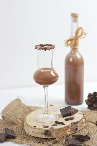 Verführerischer Schokolikör aus eigener Herstellung Verführerischer Schokolikör aus eigener Herstellung
