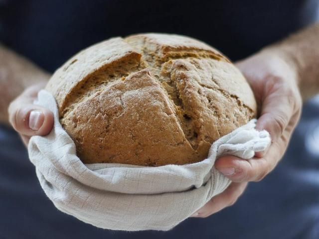 Schritt-für-Schritt Anleitung für selbstgebackenes Weißbrot Schritt-für-Schritt Anleitung für selbstgebackenes Weißbrot