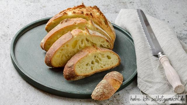 Selbstgemachtes Weißbrot: So gelingt es Ihnen garantiert! Selbstgemachtes Weißbrot: So gelingt es Ihnen garantiert!