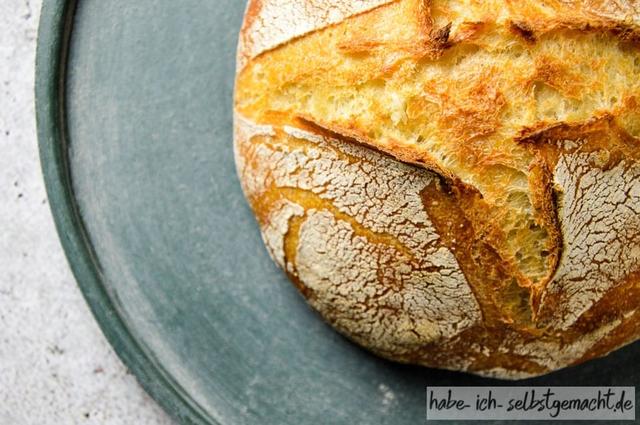 Einfaches Rezept für selbstgebackenes Weißbrot Einfaches Rezept für selbstgebackenes Weißbrot