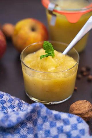 Fruchtiges Apfelkompott selbst gemacht - so einfach geht Fruchtiges Apfelkompott selbst gemacht - so einfach geht