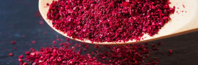 Sumach: Das Superfood der orientalischen Küche Sumach: Das Superfood der orientalischen Küche