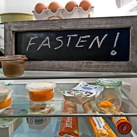 Die richtige Nahrungsauswahl während der Fastenzeit: Was ist erlaubt und sinnvoll? Die richtige Nahrungsauswahl während der Fastenzeit: Was ist erlaubt und sinnvoll?