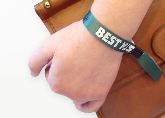 Einlassbänder selber machen: Deine persönlichen Festivalarmbänder online gestalten Einlassbänder selber machen: Deine persönlichen Festivalarmbänder online gestalten
