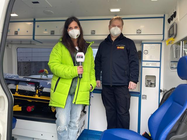 Freude und Dankbarkeit: FFH-Gewinnerin spendet 5000 Euro für ASB-Wünschewagen Freude und Dankbarkeit: FFH-Gewinnerin spendet 5000 Euro für ASB-Wünschewagen