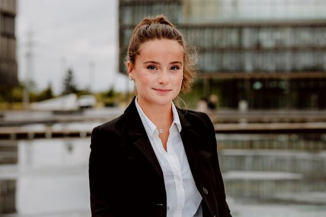 Professionelle Bewerbungsfotos: Kosten und Leistungen im Vergleich Professionelle Bewerbungsfotos: Kosten und Leistungen im Vergleich