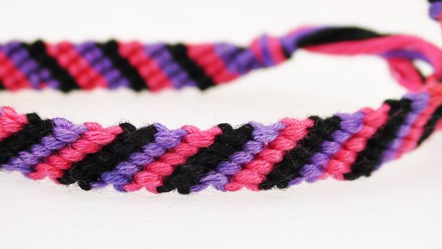 Farbenfroh und persönlich: DIY Freundschaftsarmband basteln für beste Freundinnen Farbenfroh und persönlich: DIY Freundschaftsarmband basteln für beste Freundinnen