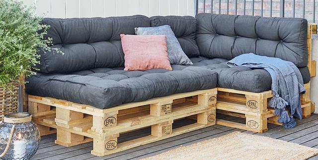 Entspannen im Freien: Bau dir dein individuelles Gartensofa aus Paletten Entspannen im Freien: Bau dir dein individuelles Gartensofa aus Paletten
