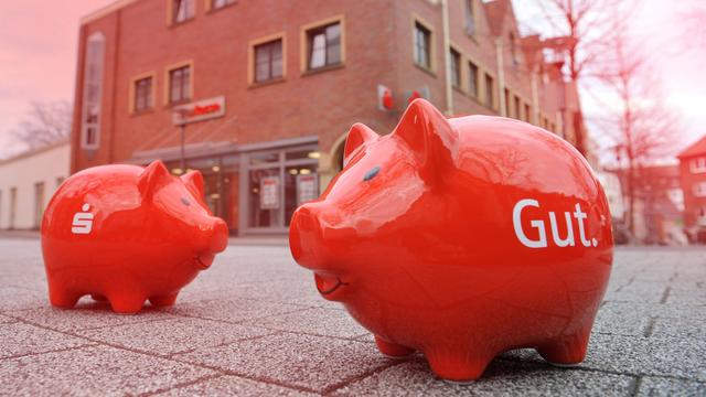 Flexibler Service während der Kasse-/Servicezeiten in der Sparkasse Wanne-Eickel Flexibler Service während der Kasse-/Servicezeiten in der Sparkasse Wanne-Eickel