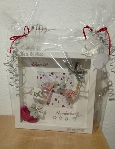 Geldgeschenk im 3D-Bilderrahmen: Eine besondere Idee zur Hochzeit Geldgeschenk im 3D-Bilderrahmen: Eine besondere Idee zur Hochzeit