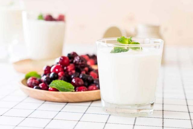 Dickmilch Rezept: Leckeres Getränk für Körper und Geist Dickmilch Rezept: Leckeres Getränk für Körper und Geist