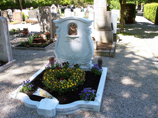 Praktische Tipps für die eigene Grabeinfassung Praktische Tipps für die eigene Grabeinfassung