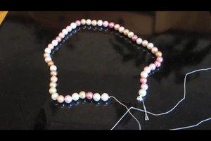 Schritt-für-Schritt Anleitung: So machen Sie Ihre eigene Perlenkette Schritt-für-Schritt Anleitung: So machen Sie Ihre eigene Perlenkette