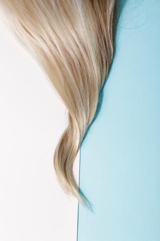 Blondierung für beanspruchtes Haar: Empfehlungen und Fehlervermeidung Blondierung für beanspruchtes Haar: Empfehlungen und Fehlervermeidung