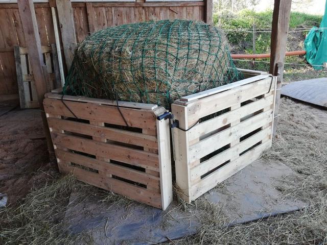 DIY-Projekt: Heuraufe aus Paletten selber bauen leicht gemacht DIY-Projekt: Heuraufe aus Paletten selber bauen leicht gemacht