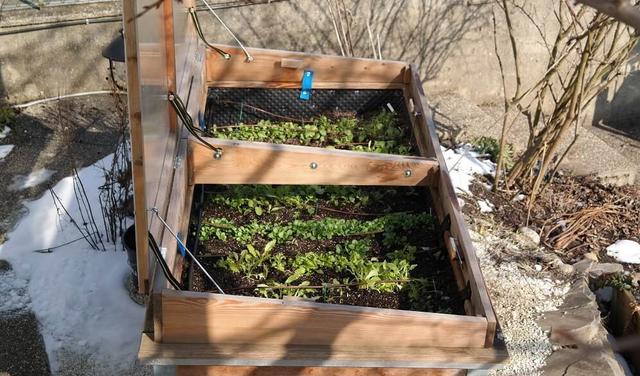 Praktische Anleitung: Hochbeet mit Überdachung zum Selbermachen Praktische Anleitung: Hochbeet mit Überdachung zum Selbermachen