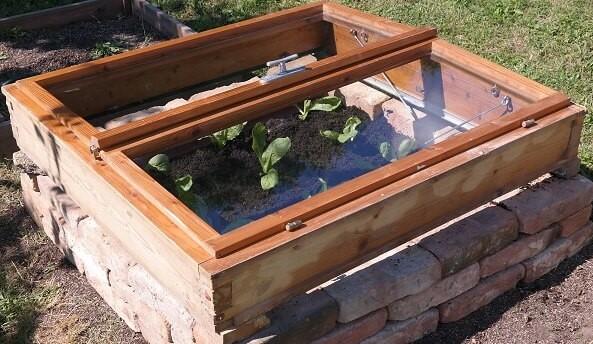 Gemüse das ganze Jahr über ernten: So baust du eine Hochbeet-Überdachung Gemüse das ganze Jahr über ernten: So baust du eine Hochbeet-Überdachung