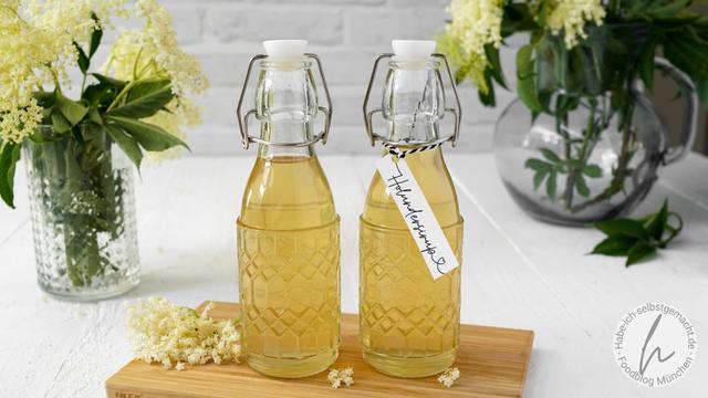 Holunderblütensirup selbstgemacht: Vielseitige Einsatzmöglichkeiten Holunderblütensirup selbstgemacht: Vielseitige Einsatzmöglichkeiten
