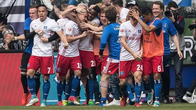 Relegationsdrama beim Hamburger SV: Wie oft musste der Verein um den Klassenerhalt kämpfen? Relegationsdrama beim Hamburger SV: Wie oft musste der Verein um den Klassenerhalt kämpfen?
