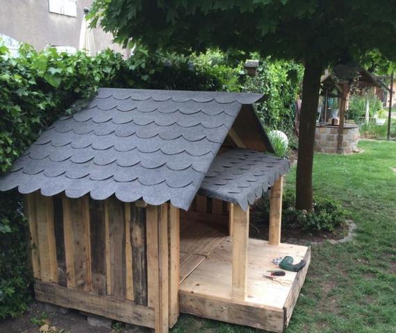 Anleitung: So baust du eine Hundehütte aus Einwegpaletten